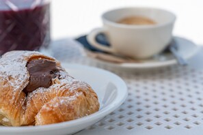 Petit déjeuner continental servi tous les jours en supplément