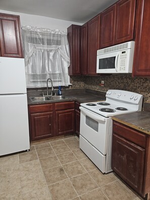 Private kitchen - Cozy spacious 2 separate rooms in a two-bedroom apartment  (The Bronx)