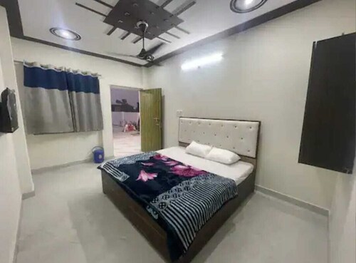 SHREE JEE HOME STAY