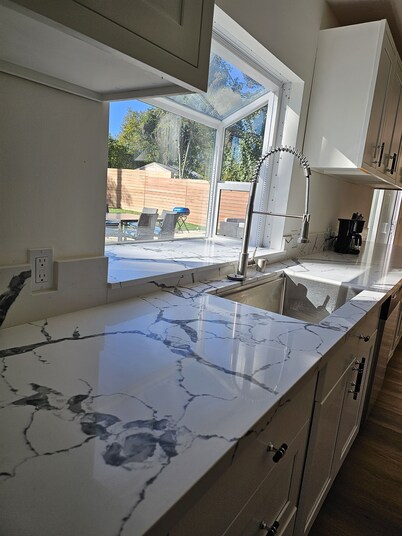 Full Modern House 4bd / 3.5ba