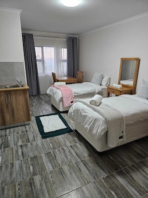 Deluxe kamer | Een bureau, een laptopwerkplek, gratis wifi