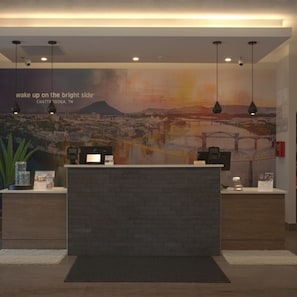 Reception - La Quinta Inn & Suites by Wyndham Chattanooga Downtown/South (Chattanooga)