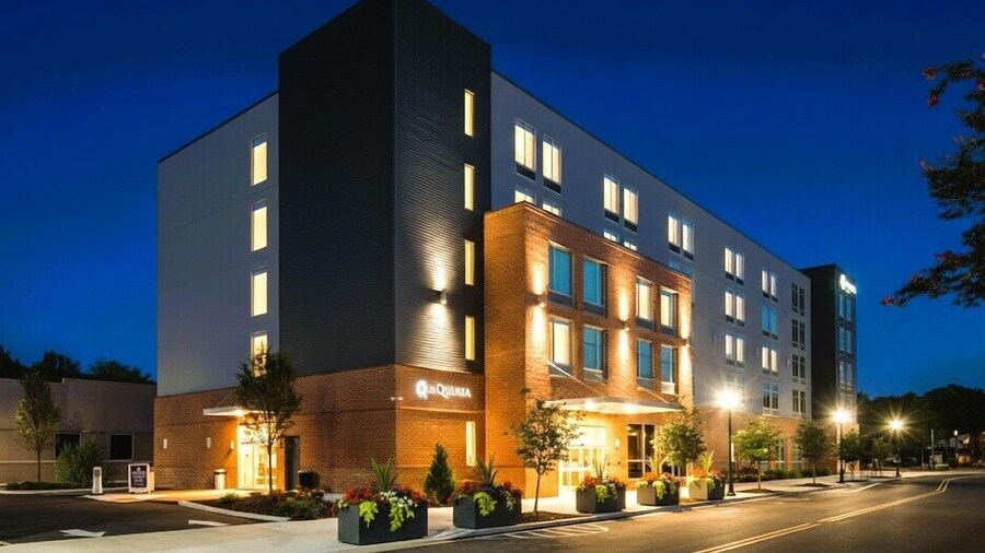 La Quinta Inn & Suites by Wyndham Chattanooga Downtown/South