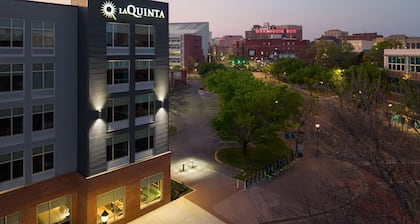 La Quinta Inn & Suites by Wyndham Chattanooga Downtown/South