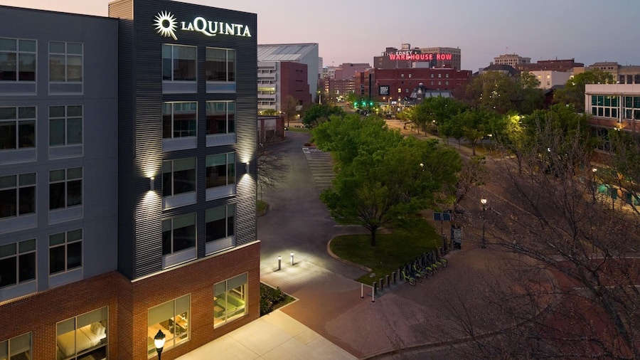 La Quinta Inn & Suites by Wyndham Chattanooga Downtown/South