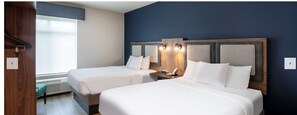 Room, 2 Queen Beds, Non Smoking | Individually decorated, desk, laptop workspace, iron/ironing board - La Quinta Inn & Suites by Wyndham Chattanooga Downtown/South (Chattanooga)