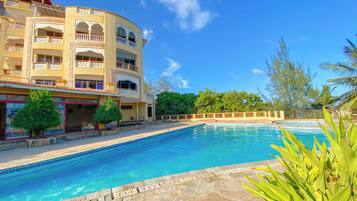 Outdoor pool, open 8:00 AM to 6:00 PM, pool umbrellas, pool loungers