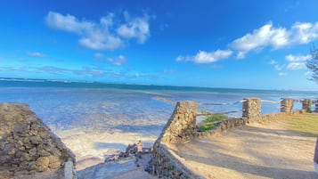 Vue sur la plage ou lâocĂ©an