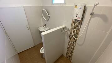 Basic Room | Bathroom