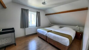 3 chambres, fer et planche à repasser, lit parapluie, Wi-Fi gratuit