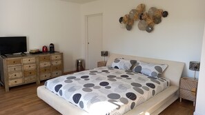 1 quarto, Wi-Fi de cortesia, roupa de cama