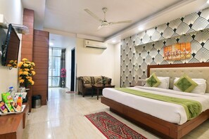 Premium Suite | Egyptian cotton sheets, premium bedding, Select Comfort beds - Hotel Excellency (New Delhi)