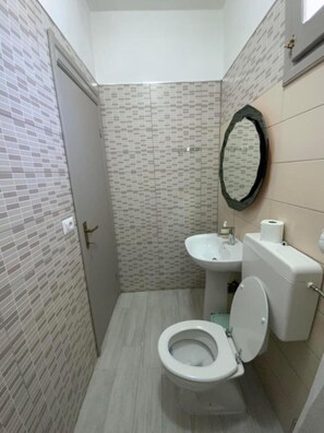 City Studio Suite | Bathroom