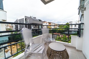 Soundproofing, iron/ironing board, free WiFi, bed sheets - Deniz Boutique Hotel (Konyaalti)