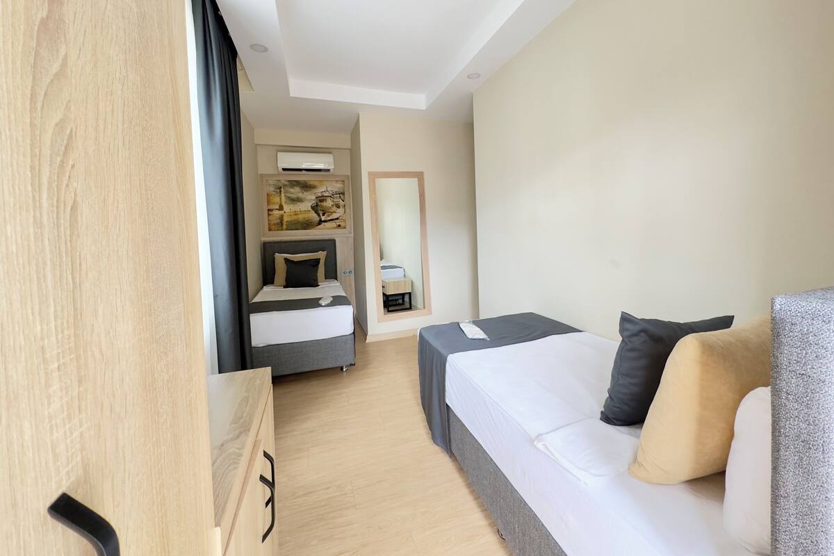Standard Twin Room | Soundproofing, iron/ironing board, free WiFi, bed sheets