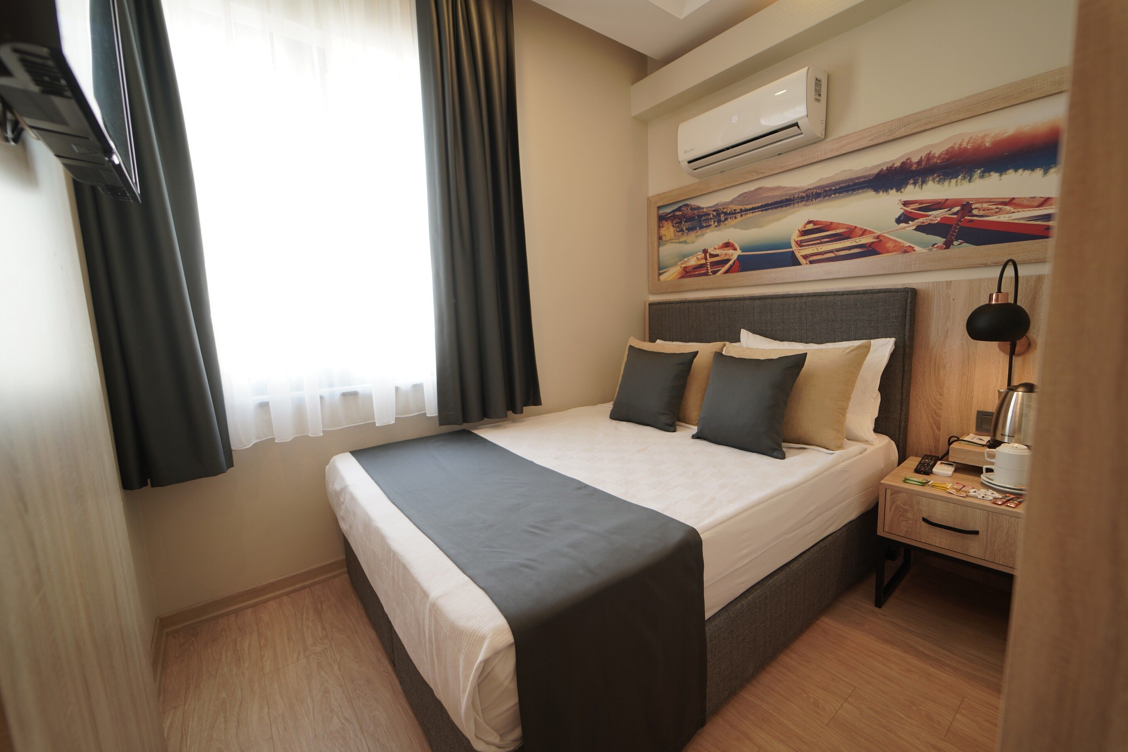 Economy Double Room | Soundproofing, iron/ironing board, free WiFi, bed sheets