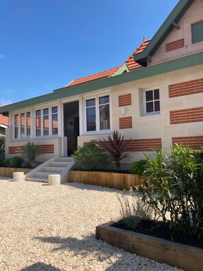 Exterior - Villa Soulac Sur Mer. 4 Chambres à 30m de la Plage. Centre Ville 5min à Pied (Soulac-sur-Mer)