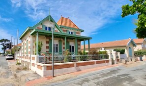 Exterior - Villa Soulac Sur Mer. 4 Chambres à 30m de la Plage. Centre Ville 5min à Pied (Soulac-sur-Mer)