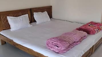 Soundproofing, free WiFi, bed sheets