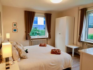 2 chambres, fer et planche à repasser, lit parapluie, Wi-Fi gratuit
