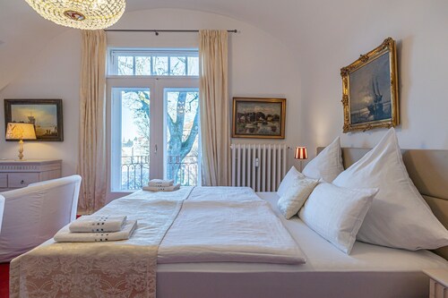 fewo1846 - Suite Royal - elegant old building apartment with balcony