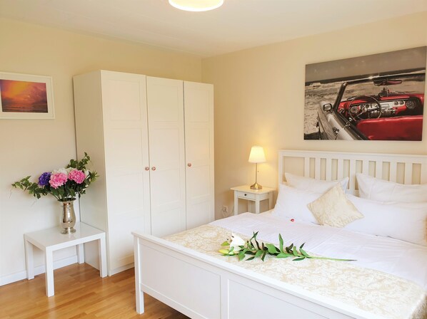 3 makuuhuonetta, silitysrauta/-lauta, ilmainen Wi-Fi, vuodevaatteet