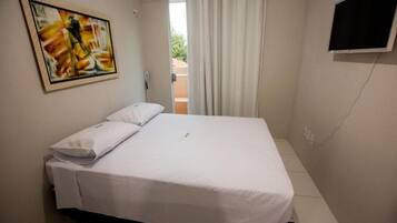 Mörkläggningsgardiner, strykjärn/strykbräda och gratis wi-fi