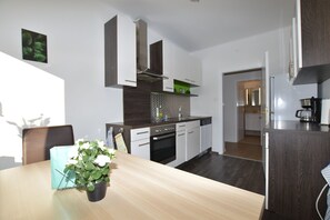 Refrigerador, microondas, parrilla de estufa y lavavajillas