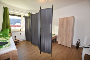 2 室のベッドルーム、アイロン / アイロン台、WiFi、ベッドシーツ