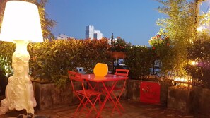 Outdoor dining - Visual Exultation, by Veeve (Paris)