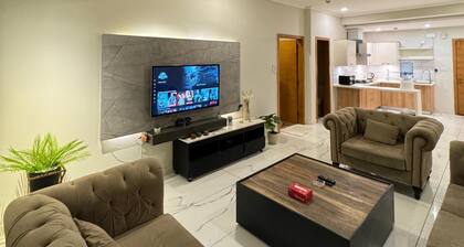 The Walnut: 1BHK Luxury Apt : Self Check-in