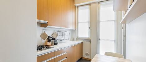 Fridge, stovetop, dishwasher, coffee/tea maker