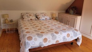 3 habitaciones, tabla de planchar con plancha, wifi y ropa de cama 