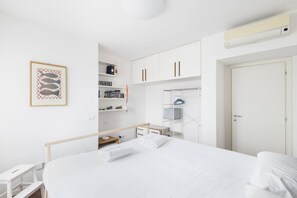 2 bedrooms, iron/ironing board, WiFi, bed sheets - Easylife - Cozy residence with balcony (Milano)