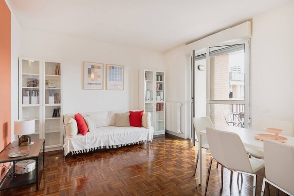 TV - Easylife - Cozy residence with balcony (Milano)