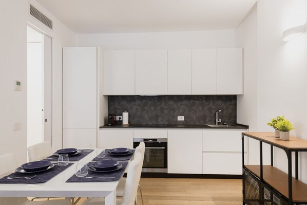 Fridge, microwave, oven, stovetop