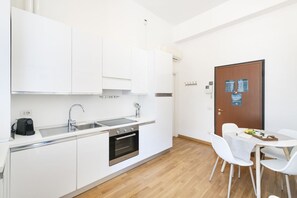 Fridge, microwave, stovetop, dishwasher - Easylife - Magic flat in Duomo (Milano)