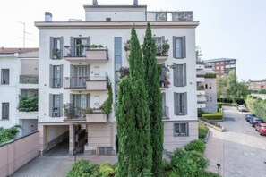 Exterior - Beautiful apartment on two floors a few steps from the Monumental (Milano)