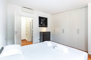 2 bedrooms, iron/ironing board, WiFi, bed sheets - Beautiful apartment on two floors a few steps from the Monumental (Milano)