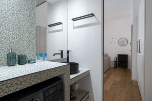 シャワー、ビデ、タオル