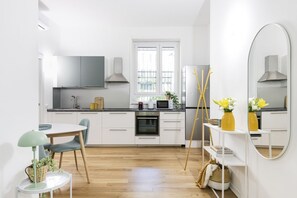 Fridge, microwave, oven, stovetop