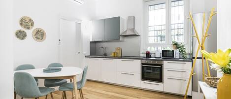 Fridge, microwave, oven, stovetop