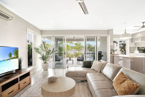 Exclusive Waterfront Luxury | Private Pool | Marina Views - The Anchorage