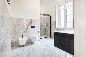 Douche, bidet