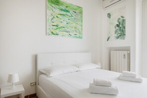 3 bedrooms, desk, iron/ironing board, WiFi