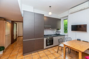 Kühlschrank, Ofen, Herdplatte, Geschirrspüler