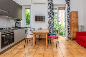 Fridge, oven, stovetop, dishwasher - Easylife - Cozy atmosphere on the Navigli (Milano)