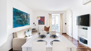 Living area - Easylife - Spacious apartment a few steps from Piazza Gae Aulenti (Milan)