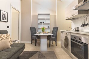 Interior - Easylife - Antique and modern meet: cozy one-bedroom apartment with wooden beams (Milano)