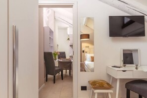 1 bedroom, iron/ironing board, WiFi, bed sheets - Easylife - Antique and modern meet: cozy one-bedroom apartment with wooden beams (Milano)